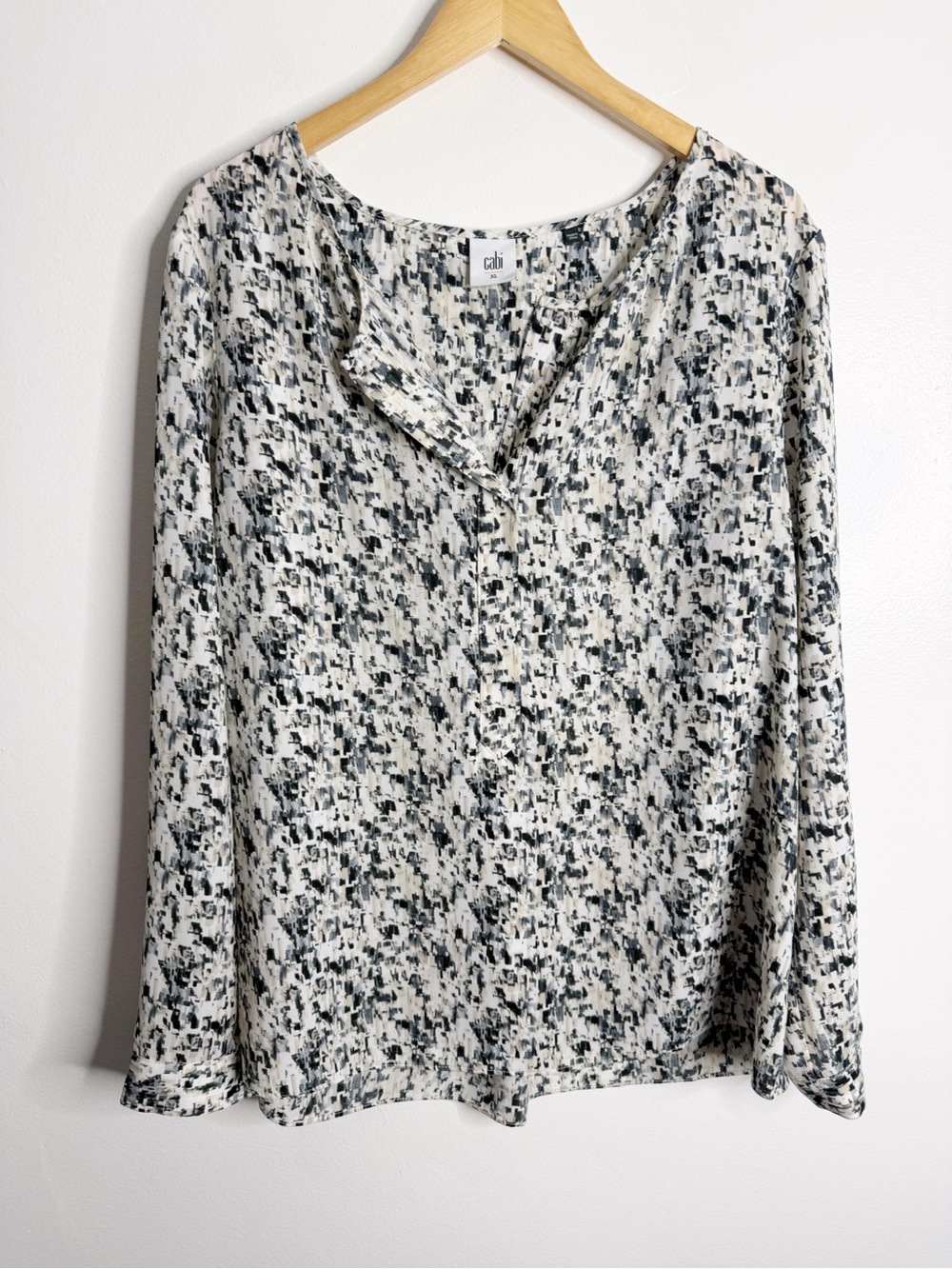 Cabi 3094 Shattered Popover Top Abstract Monochrome Print Split Neck XL Office
